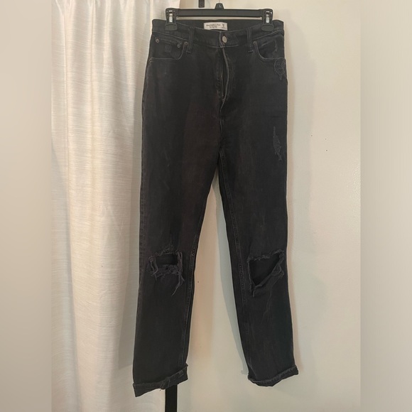 A&F | 90s Straight Ultra High Rise | Size 6 | BLACK DESTROYED | LIGHTLY WORN - Picture 2 of 3